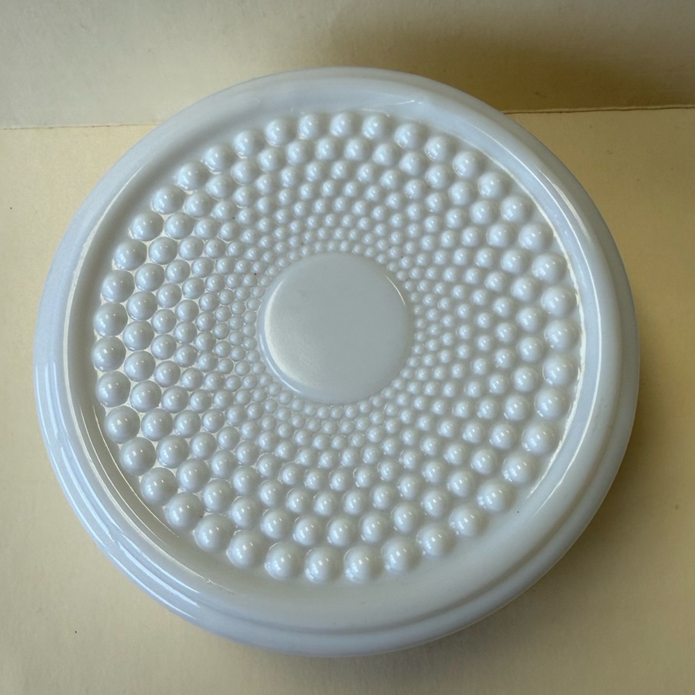 Vintage Westmoreland American Hobnail Milk Glass Puff Box Covered Candy Dish. - Picture 6 of 11